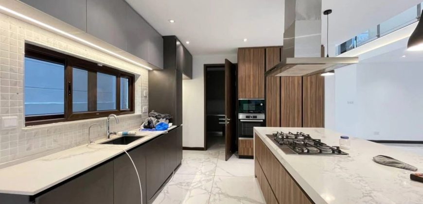 Timeless Elegant 4 Bedroom Town House