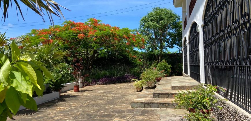 Stunning 3 Bedroom 1st row Beach Villa For Sale