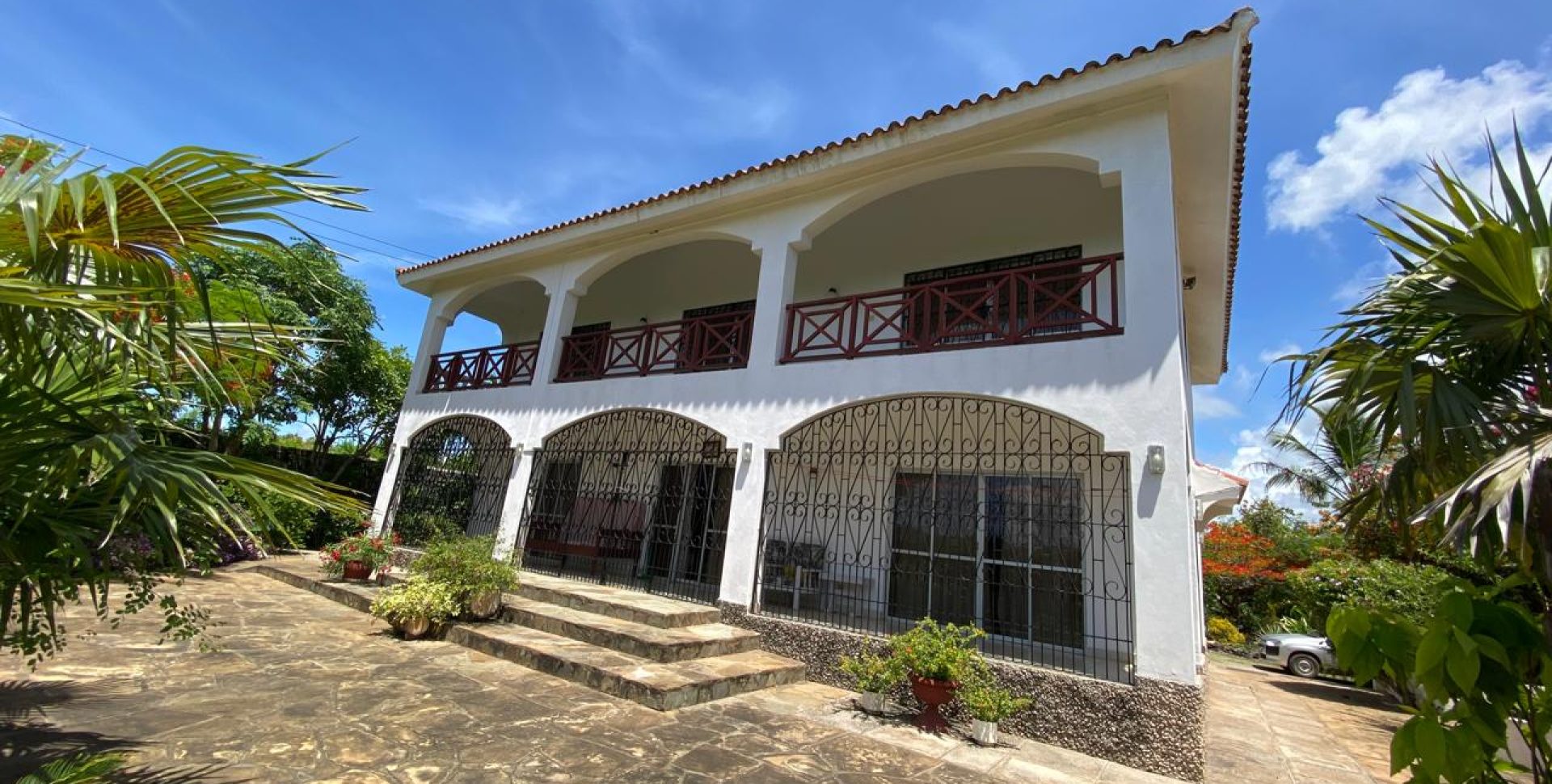 Stunning 3 Bedroom 1st row Beach Villa For Sale