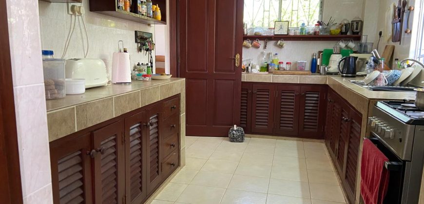 Stunning 3 Bedroom 1st row Beach Villa For Sale