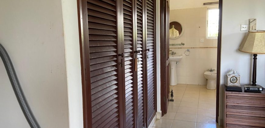 Stunning 3 Bedroom 1st row Beach Villa For Sale