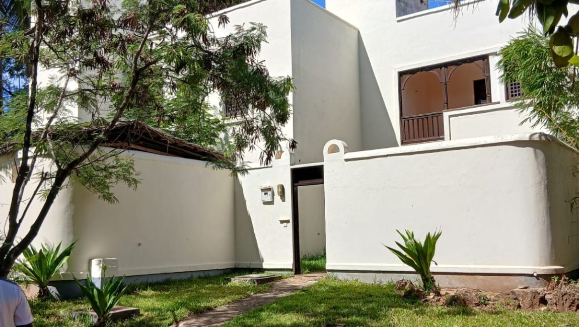 Beautiful Furnished 3 Bedroom Home Near the Beach for sale