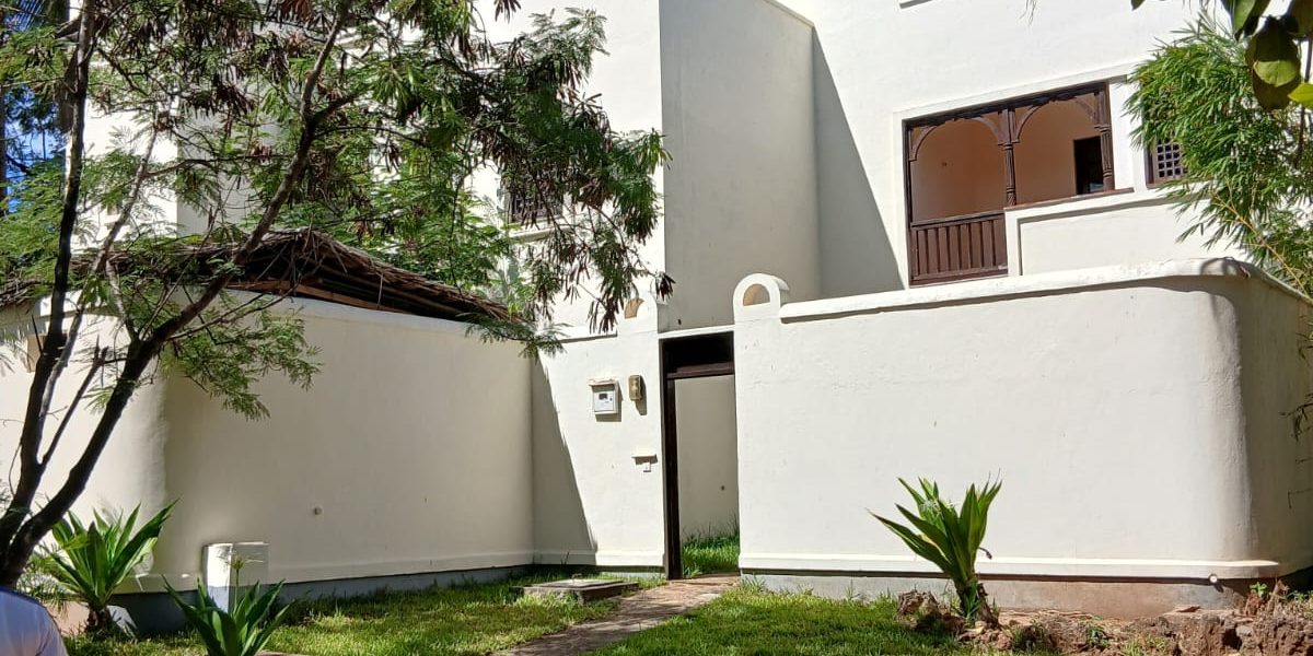 Beautiful Furnished 3 Bedroom Home Near the Beach for sale