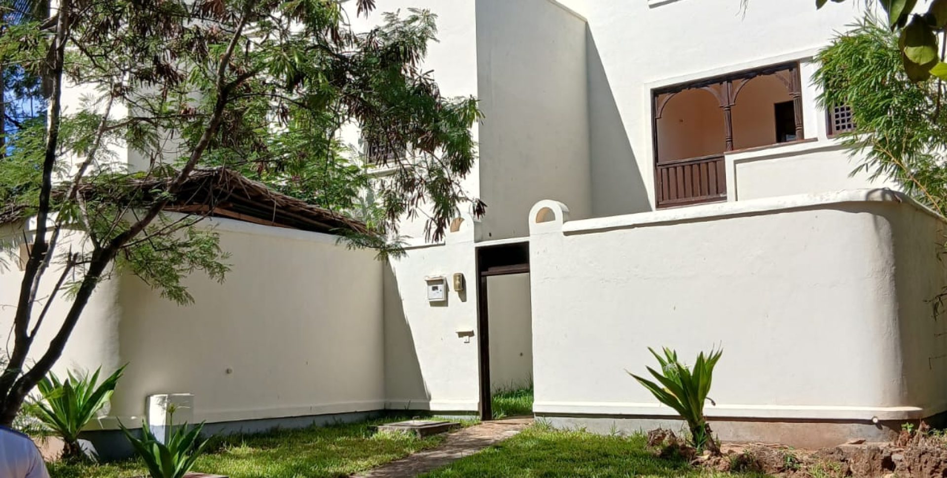 Beautiful Furnished 3 Bedroom Home Near the Beach for sale
