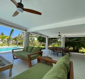 Luxury Villa With a Large Private Pool For Sale in Watamu