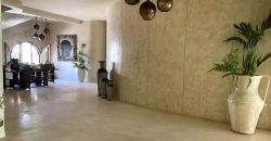 Spacious 5 bedroom with direct Ocean access