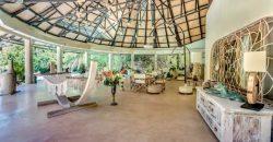 Spacious 5 bedroom with direct Ocean access