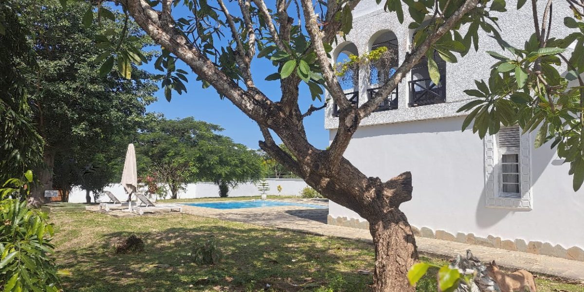 Luxury 5 bedroom House First Row – Diani Beach