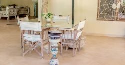 Spacious 5 bedroom with direct Ocean access