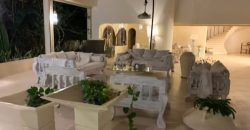 Spacious 5 bedroom with direct Ocean access