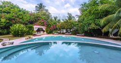 Spacious 5 bedroom with direct Ocean access