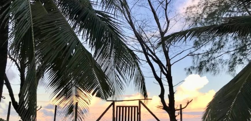 Spacious 5 bedroom with direct Ocean access