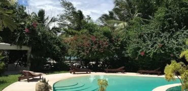 Spacious 5 bedroom with direct Ocean access