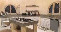 Spacious 5 bedroom with direct Ocean access